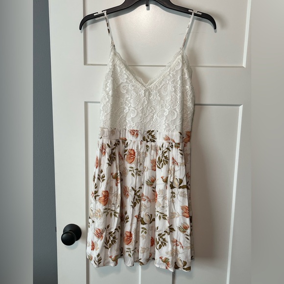 Dresses & Skirts - Floral Dress